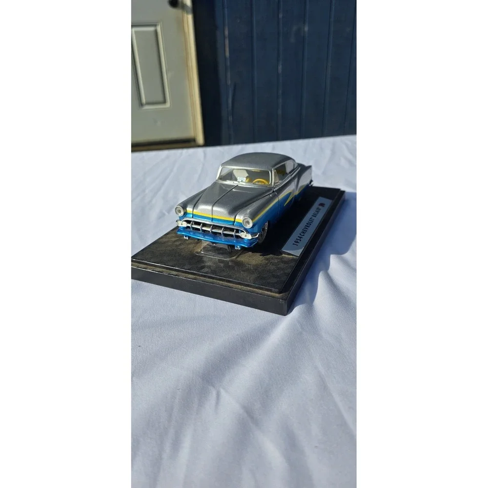 1954 Chevrolet Bel Air  1:24 Diecast Malibu International 20 TIS RIDE series